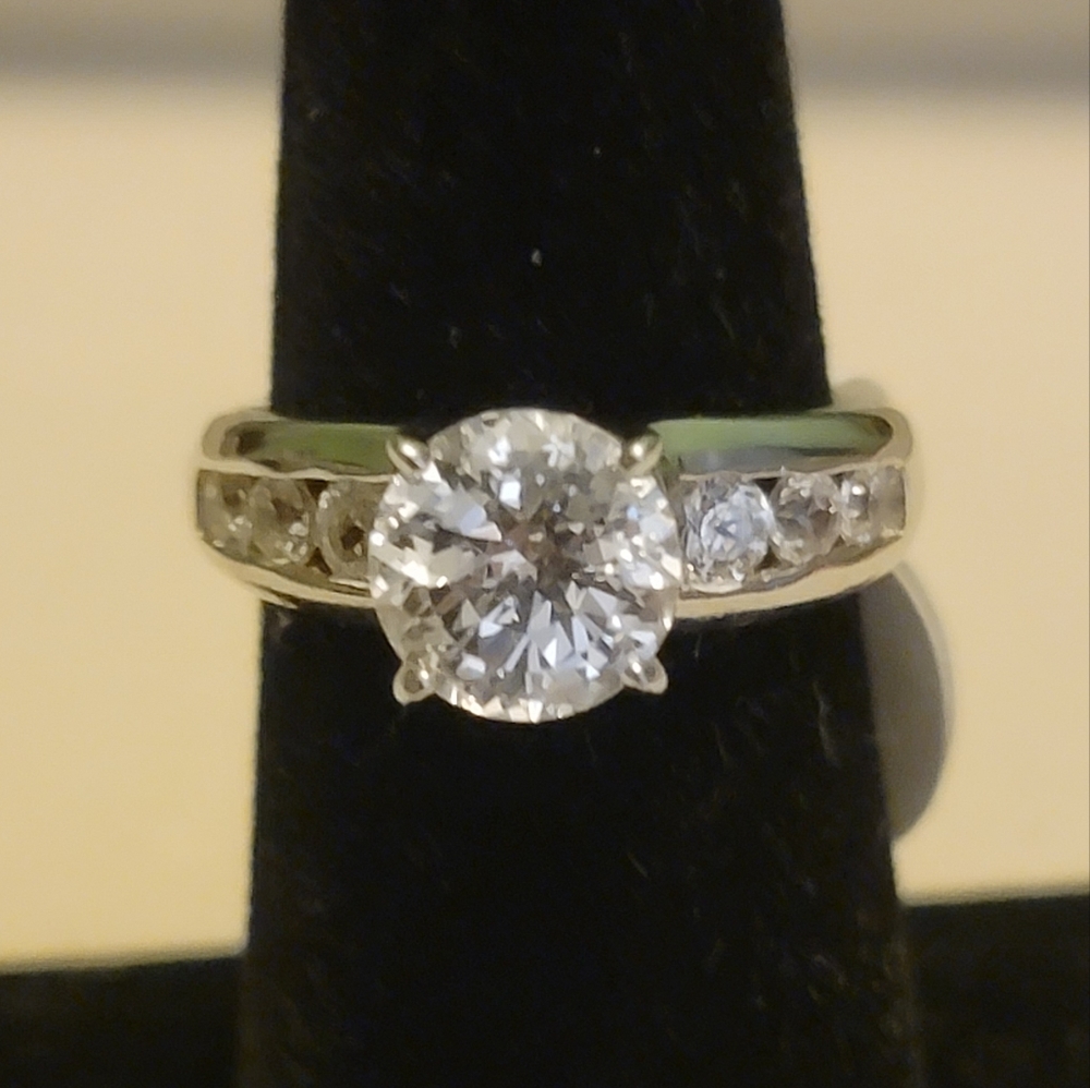Sterling silver 925 cz size 7